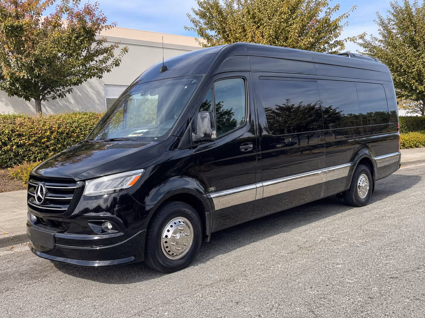 find the perfect transportation for your next airport transfer 4